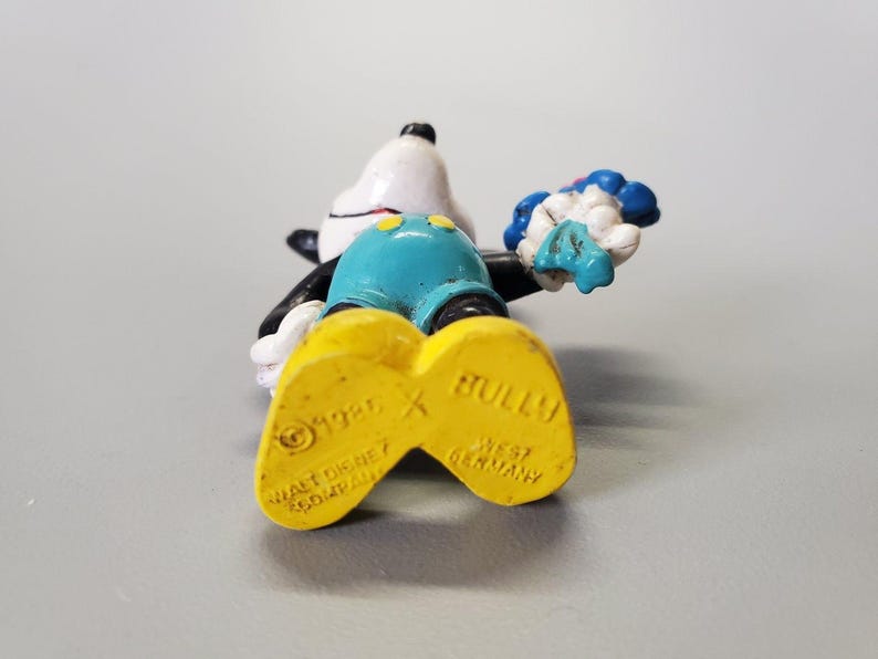 Vintage 1986 Bully Disney Mickey Mouse Holding Flowers PVC Figurine image 4