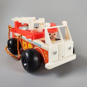 Vintage 1968 Fisher Price Little People Fire Truck Engine 720 Wood Toy 8&quot; w/Bell