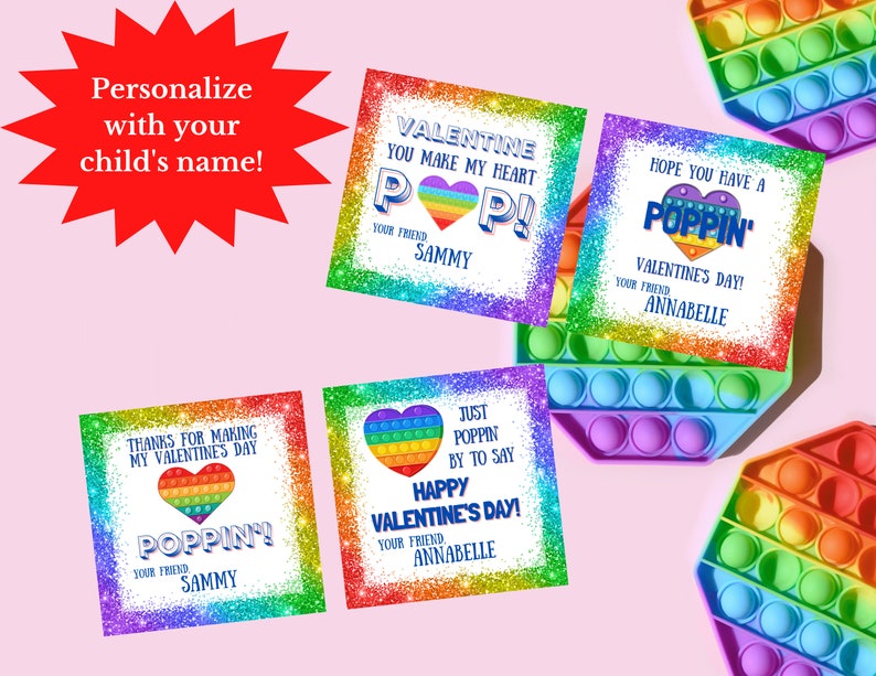 Op de afbeelding: Vier printbare Valentijnsdagkaarten met een regenboog pop-it speelgoedontwerp. De kaarten hebben glitterachtergronden en zeggen "Valentine you make my heart pop!"  "Hope you have a poppin' Valentine's Day!"  "Thanks for making my Valentine's Day poppin'" en "Just poppin' by to say Happy Valentine's Day!"