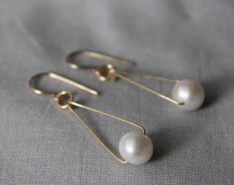Large Freshwater Pearl Drops 14K Gold Fill Earrings / JUNE Birthstone / Gold Filled Sterling Silver Earrings / Bridal Minimal GUGMA Jewelry