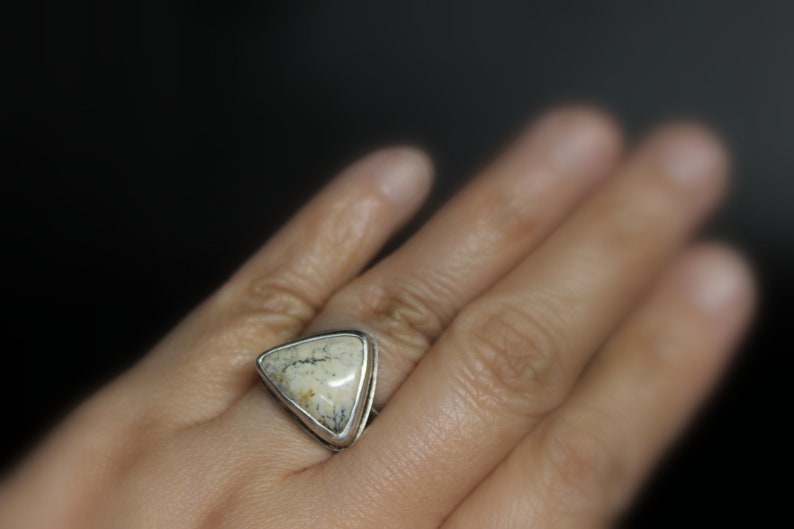 SIZE 7.75 White Buffalo Turquoise Triangle Sterling Silver Ring Geometric Minimalist Boho Bohemian Gugma Jewelry image 8