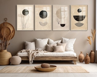 Könnte beinhalten: Vier abstrakte Kunstdrucke mit schwarzen und weißen geometrischen Formen auf beigefarbenem Hintergrund. Die Drucke hängen an einer hellbraunen Wand über einem Holzsofa mit weißen Kissen und einer braunen Wolldecke.
