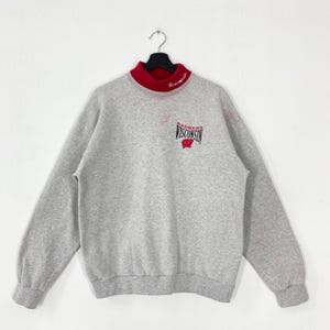 Vintage 90s University Wisconsin Sweatshirt Wisconsin Crewneck Wisconsin Sweater Pullover Wisconsin Badgers Embroidered Logo Grey Medium