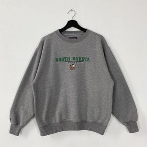 Vintage University North Dakota Sweatshirt North Dakota Crewneck North Dakota Sweater North Dakota Fighting Hawks Embroidered Logo Medium