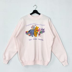 Vintage Winnie The Pooh Sweatshirt Crewneck Pullover Piglet Rabbit Kanga Eeyore Print Logo Pink Large