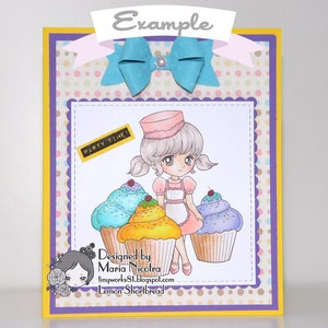 K&ouml;nnte beinhalten: Eine bunte Karte mit einem Comic-M&auml;dchen, das Cupcakes h&auml;lt. Die Karte hat einen rosa, blauen und gelben Polka-Dot-Hintergrund mit einem violetten Rand. Der Text auf der Karte lautet "Party Time!" und "Designed by Maria Nicoitra tinyworks81.blogspot.com Lemon Shortbread".