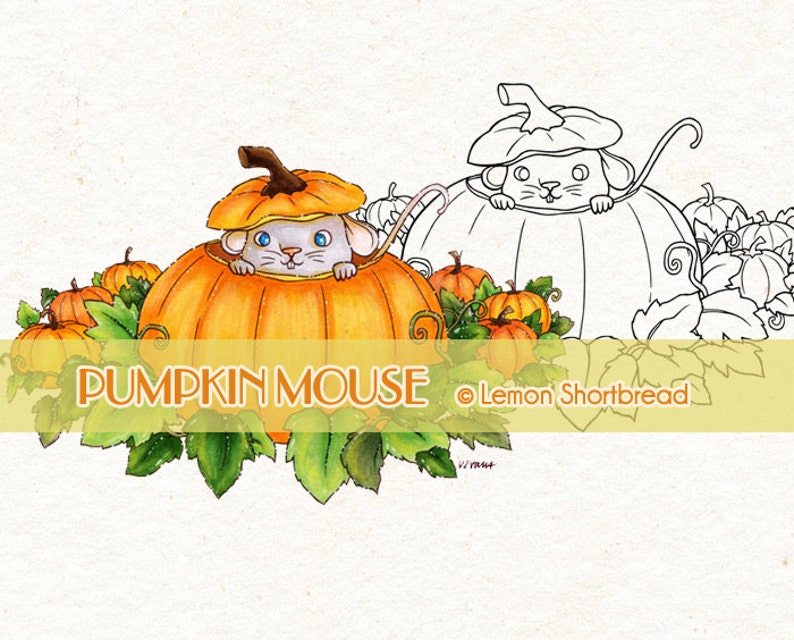 Pu&ograve; includere: Un topo bianco che spunta da una zucca arancione con foglie verdi. Il testo "PUMPKIN MOUSE &copy; Lemon Shortbread" &egrave; sotto la zucca.