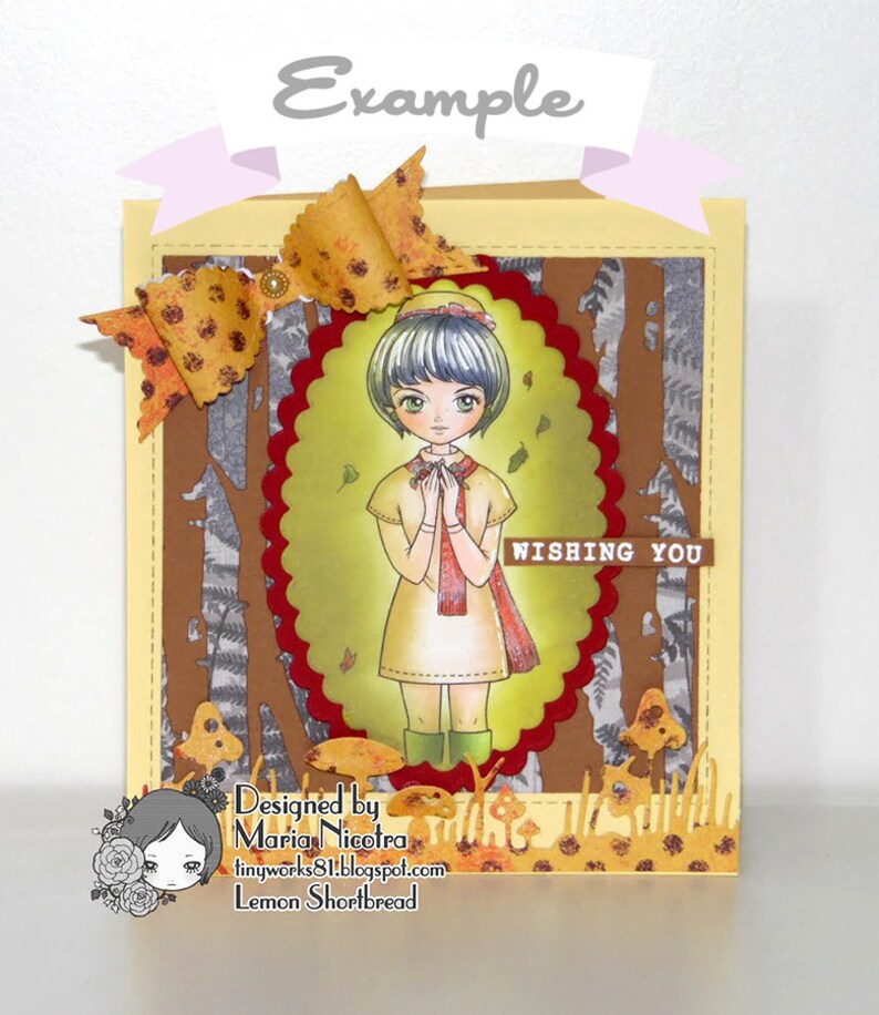 Peut inclure: Une carte faite &agrave; la main avec un fond jaune et un papier &agrave; motifs brun et gris. La carte repr&eacute;sente une fille aux cheveux bleus et une &eacute;charpe rouge, debout dans un d&eacute;cor de for&ecirc;t. La carte est d&eacute;cor&eacute;e d'un n&oelig;ud jaune et du texte "Wishing You".