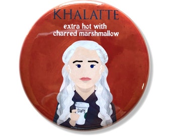 GOT – Khaleesi – Abridor de botellas / llavero de 2.25 ", espejo de bolsillo, imán o botón de retroceso