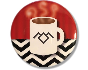 Twin Peaks Black Coffee - Llavero abridor de botellas de 2.25", espejo de bolsillo, imán o botón de respaldo