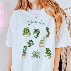 Hooked on Hoyas Shirt, Just One More Hoya Plant Tee, Hoya Lover Gift, Comfort Colors T-Shirt, Plant Mom Shirt, Houseplant Graphic Tee