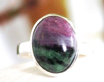 Rubin i zoisit sterlingsilverring: Oval ädelsten, storlek 8,5-9