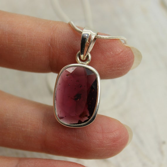 Facet Stone Pendant - Pink Color Facet Stone Pendant - Pink Color