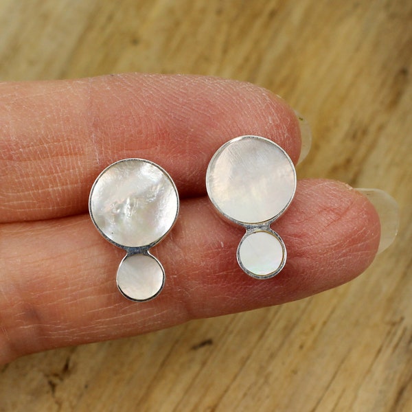 Boutons d'oreilles en Nacre de Perle blanc et argent sterling 925 nacre de bonne qualité solide et durable