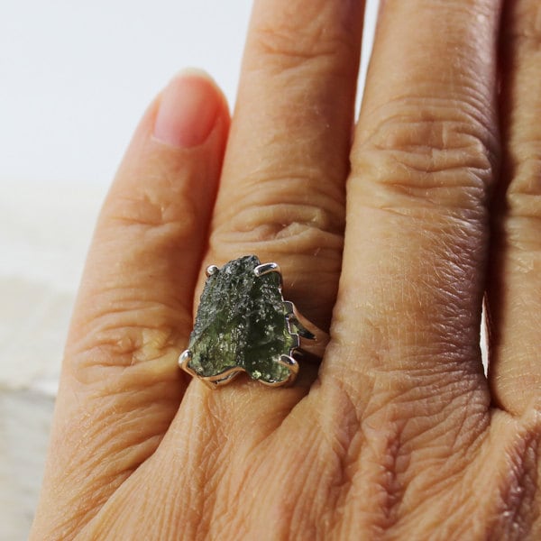 Superbe bague en Pierre Modalvite naturelle en argent 925 sterling