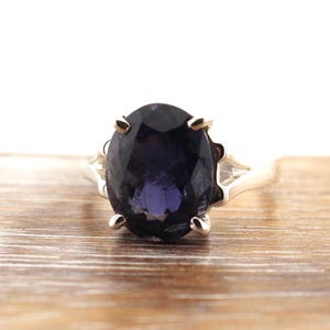 Ovaler Iolith Ring: Intensives Blaues Indigo, Sterling Silber Krappenfassung