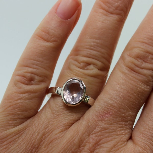 Petite bague en Quartz Rose taillé oval sur monture en argent sterling solide 925 bague coup de coeur