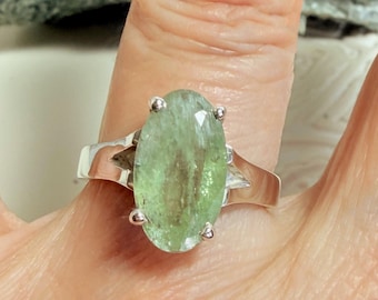 Handmade Light Green Kyanite Ring: Oval Sterling Silver Gemstone