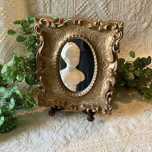 Oval Mirror in Scrolly Plastic Gold Frame