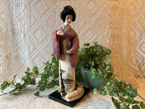 Japanese Geisha Doll 18