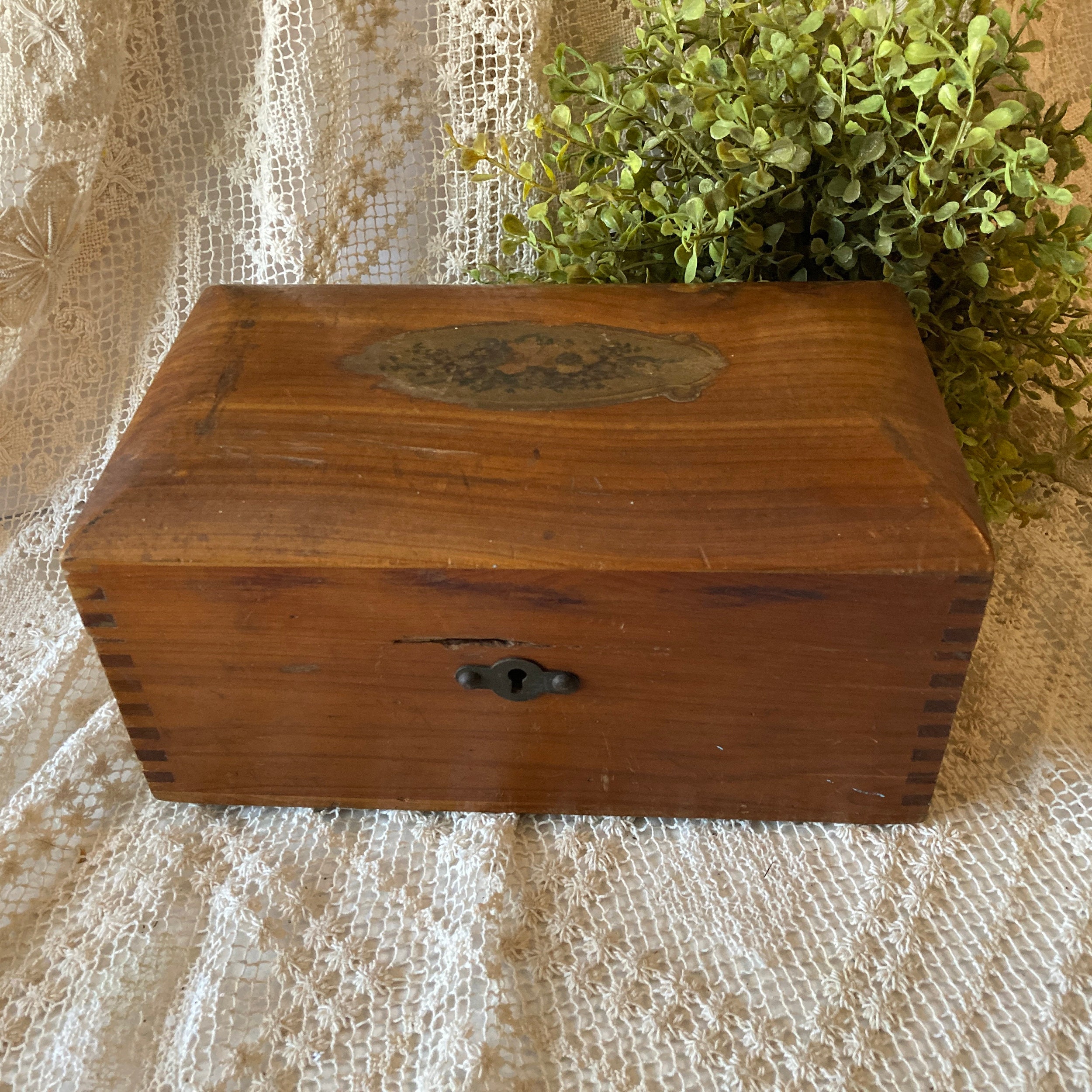 Wooden Cedar Box Beveled Top Finger Joints Lined L Lippman