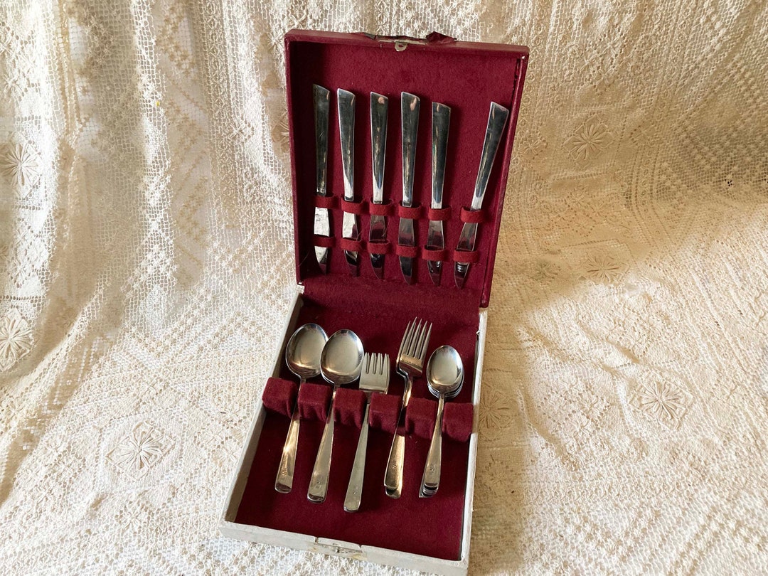Genexco Stainless Flatware Boxed Set Knives Forks Spoons Modern Pattern