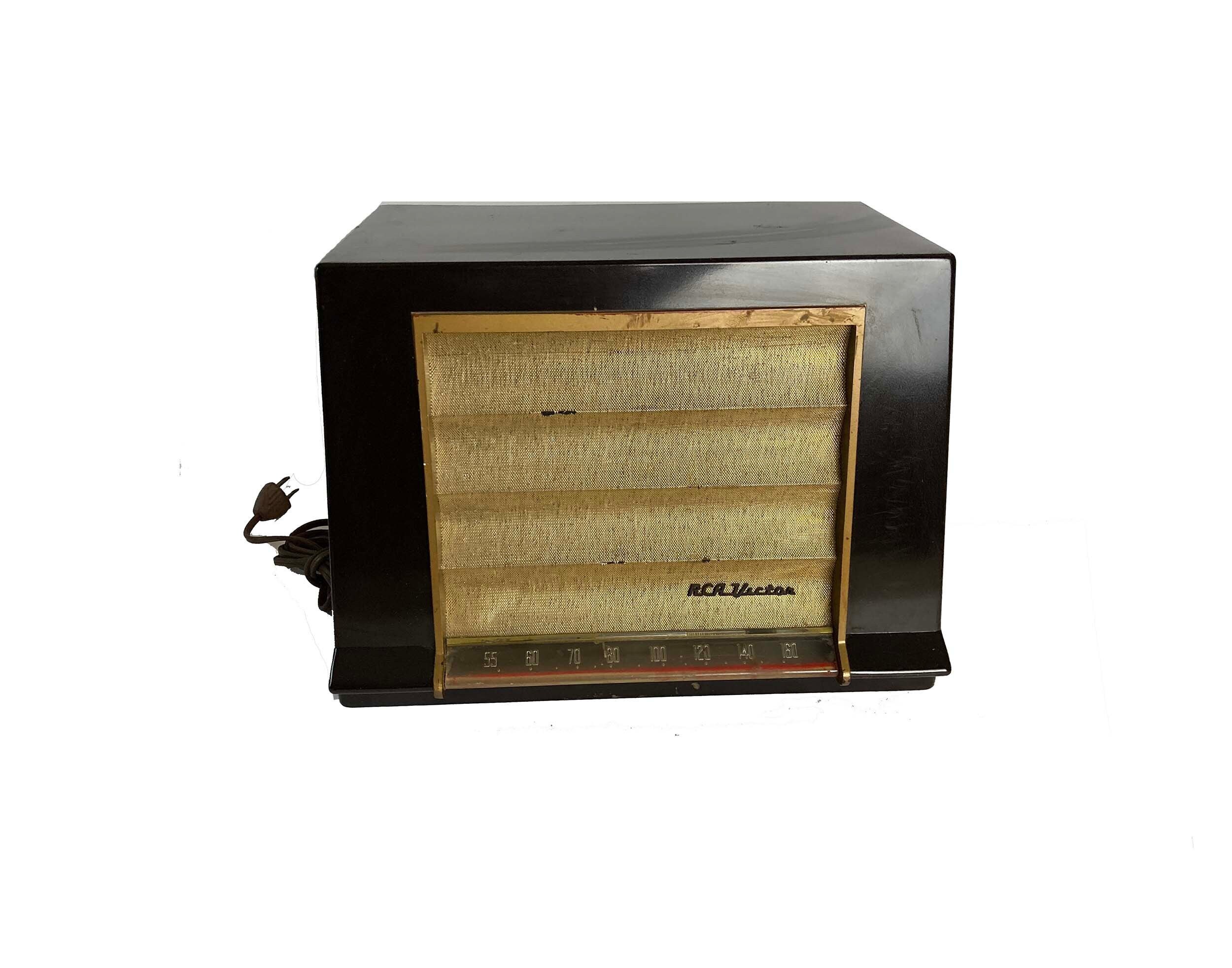 RCA Victor Golden Throat Radio Bakelite Case Gold Mesh Front 1950s