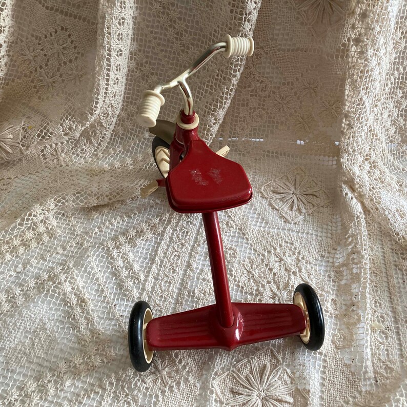 radio flyer metal tricycle