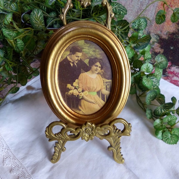 Romantic Couple In Gilded Oval Plastic Frame Made In Italy