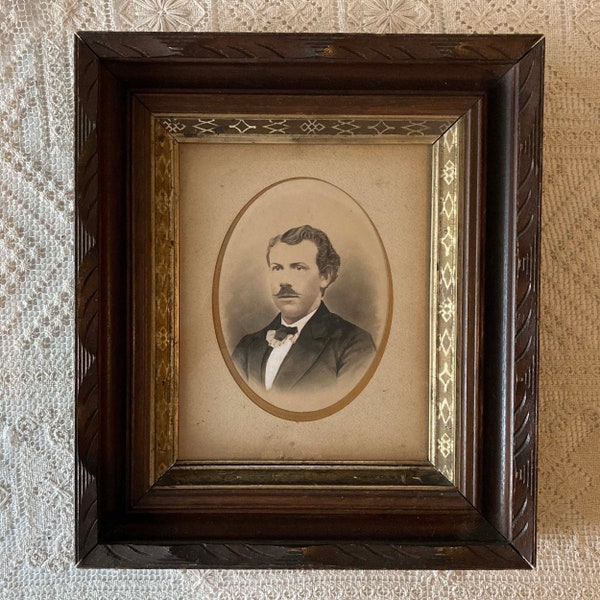 Antique Victorian Shadowbox Frame Carved Wood Gold Border With 8x10 Matted Portrait Man