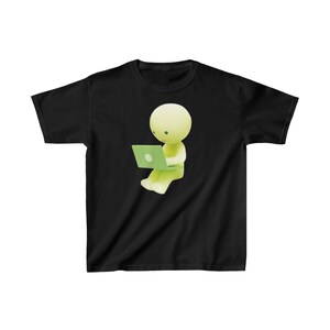 Smiski Working Baby Tee Graphic Baby TeeMagliette grafiche per neonati, maglietta preferita anni '90, maglietta grafica retrò, abbigliamento Y2k, estetica Graphic Baby Tee immagine 4