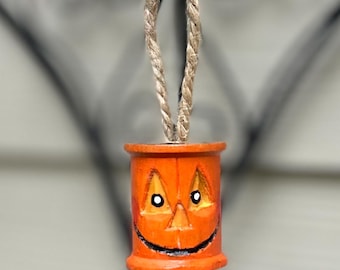 Wood Carved Jack O Lantern Spool, Primitive Halloween Ornament, Vintage Sewing Thread Spool