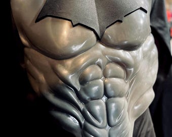 Armadura de pecho de Bat Hero, diseño negro y gris, caucho de uretano flexible, hecha a mano, de alta calidad, duradera y ligera, hecha a medida para cosplay.