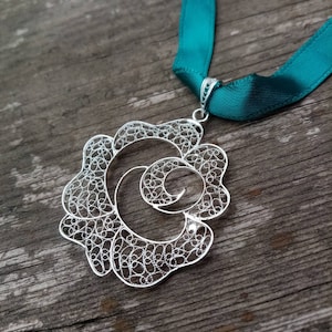 Rose - silberner filigraner Anhänger (optional Kette)