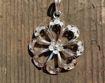 Flowers - silver filigree pendant (optional chain)