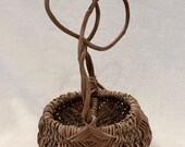 Vintage Hand Woven Grapevine Basket Decorative Pretzel Heart Handle Boho Decor_Egg Basket