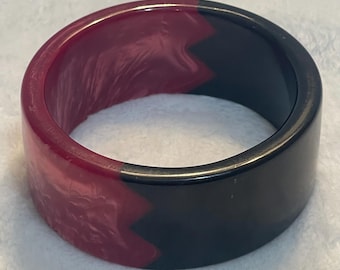 Vintage Red and Black Zigzag Bangle Bracelet_Resin or Plastic