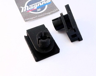 May include: Two black plastic clips with a rectangular base and a cylindrical post. The clips are next to a white sticker with the text "Magnna 3D" and the Instagram handle "instagram.com/magnna3d".