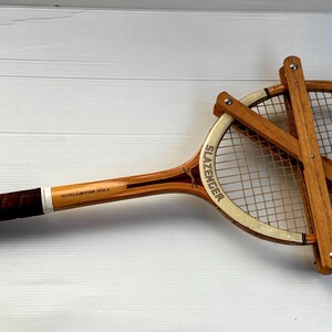 Raquette tennis vintage bois SLAZENGER COLLEGE MODEL avec presse métal