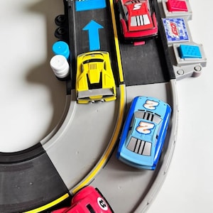 Fisher Price Shake N Go Raceway Track Set with 4 Cars 2005