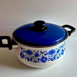 Vintage 1970s Levcoware Blue Flower Enamel Pot