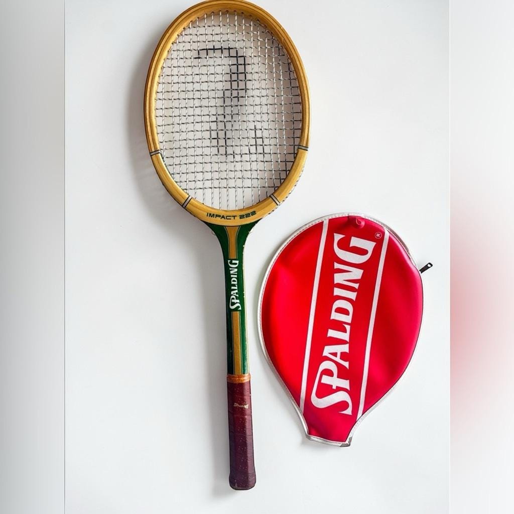 Raquette de tennis en bois - Les Vestiaires Raquette de tennis en bois - Les Vestiaires