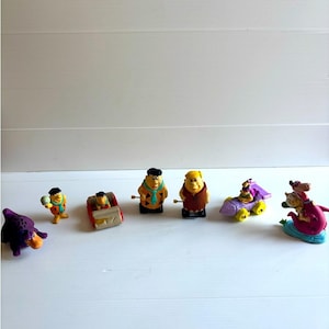 Viele Vintage-Spielzeuge der Familie Feuerstein aus den 1990er Jahren, perfekt für Sammler
