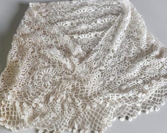 Chal de encaje de ganchillo blanco estilo boho con flecos, regalo cottagecore para ella
