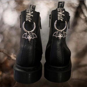 Fledermaus Stiefel Anhänger - Vampir Stiefel Anhänger - Doc Martens Stiefel Anhänger - DM Stiefel Anhänger - Fledermäuse Tag - Punk Goth Elder Emo Geschenk