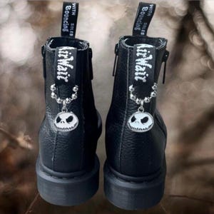 Jack Skellington Boot Anhänger - Halloween Doc Boot Anhänger - Doc Boot Anhänger - Girly Goth Geschenk - Doc Martens Boot Anhänger - DM Boot Anhänger