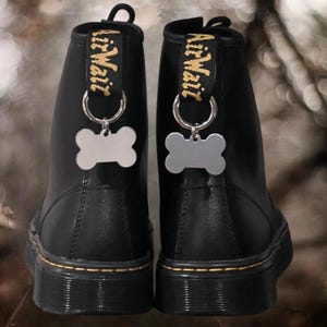 Stövelberlocker med hundben - Doc Martens stövelberlocker - DM stöveltaggar - Punk Goth Goth-present