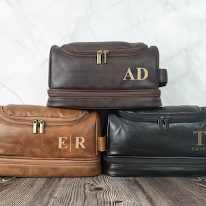 Personalized Groomsman Toiletry Bag, Custom Men’s Leather Dopp Kit, Groomsman Gifts, Engraved Anniversary Gift for Him, Weekend Travel Bag