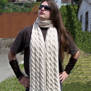 Amanda&#39;s Cabled Scarf Knit Pattern
