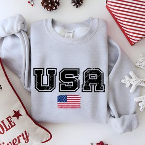 Retro USA Sweatshirt, Women Usa Crewneck Sweatshirt, USA Shirt, America Sweatshirt, 4th of July Sweatshirt, Patriotic Sweatshirt